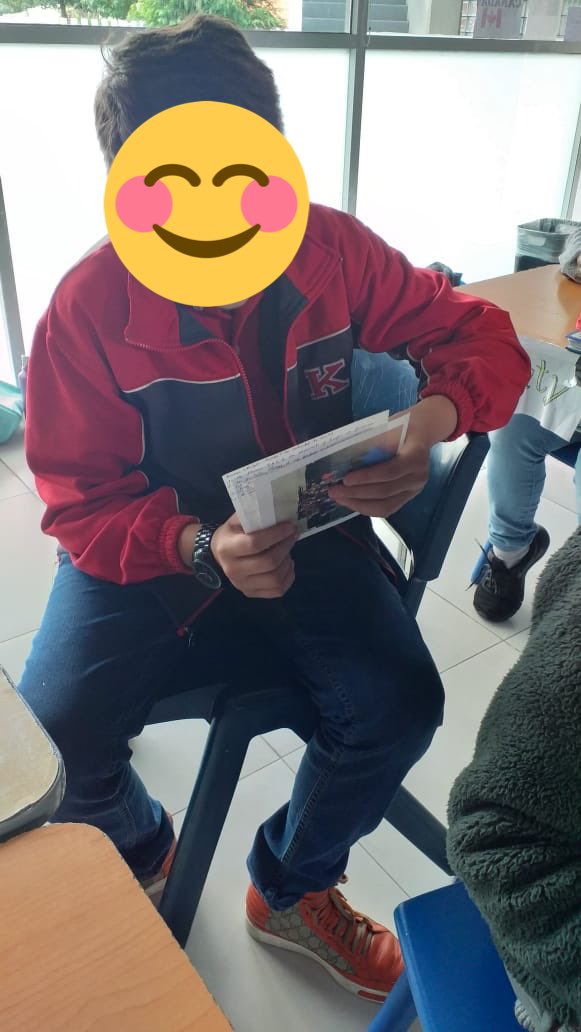 gemagapa's tweet photo. 🇲🇽🇫🇷🇪🇸Los #correspondientes mexicanos del @soyKiplingE han recibido las #tarjetas de la clase 6*5 sobre la #Expo Yves Saint Laurent. ¡Qué emoción! Gracias a @MnicadeLourdes1 por compartir el momento con nosotros @Clg_MatisseNice https://t.co/GFyuKUECdN