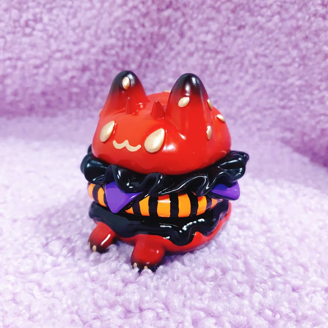 ratokimtoy's tweet photo. Dcon line up (02)
Burger cat ( Devil ver. )
You can see in @designercon
C.D.F studio  booth no.2707

#boxcatseries  #burgercat
#devilburgercat #devilburger #resintoy  #designertoy  #designercon  #cdfstudio  #ratokim  #🍔 #burger #devil #red https://t.co/SBNav1flzn
