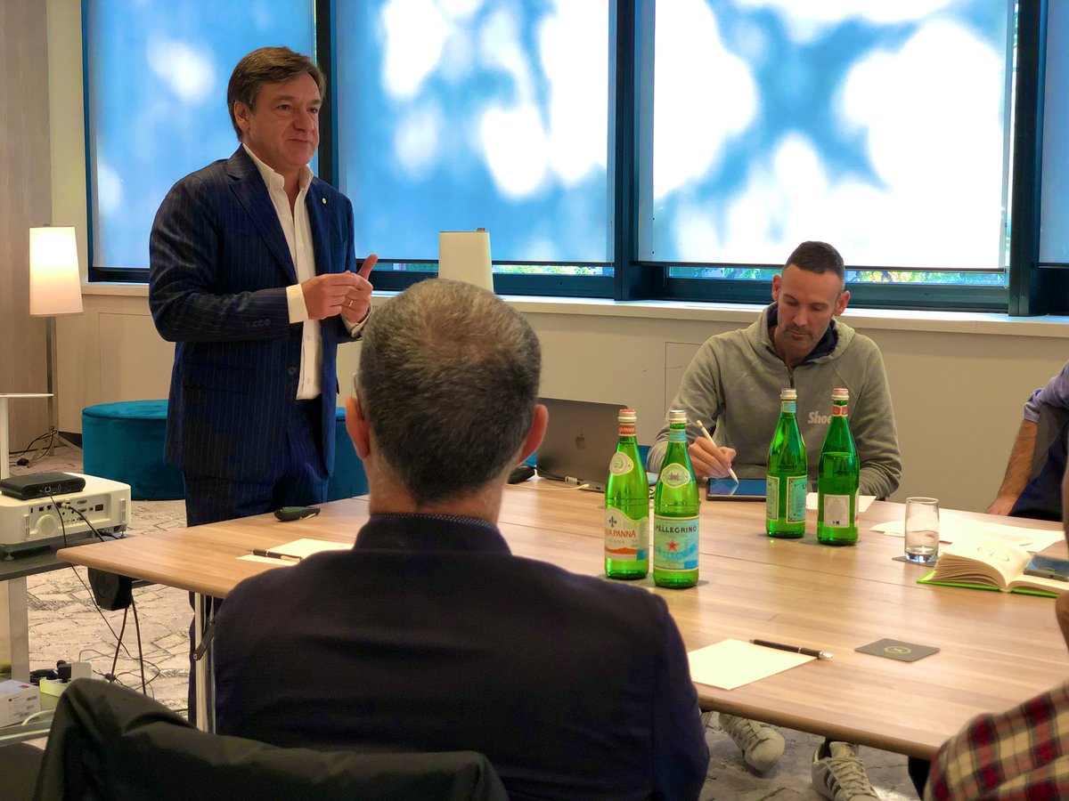 JackSintini's tweet photo. L'arte del #comunicare e' una delle componenti più importanti della #leadership 👍🏻

Saper essere #chiari, #concisi, #completi e sopratutto #coerenti nel passaggio dalle parole ai comportamenti, può davvero fare la differenza.

In aula con Caressa e Bergomi per #randstadsport 🤩 https://t.co/n5qDocCN8N