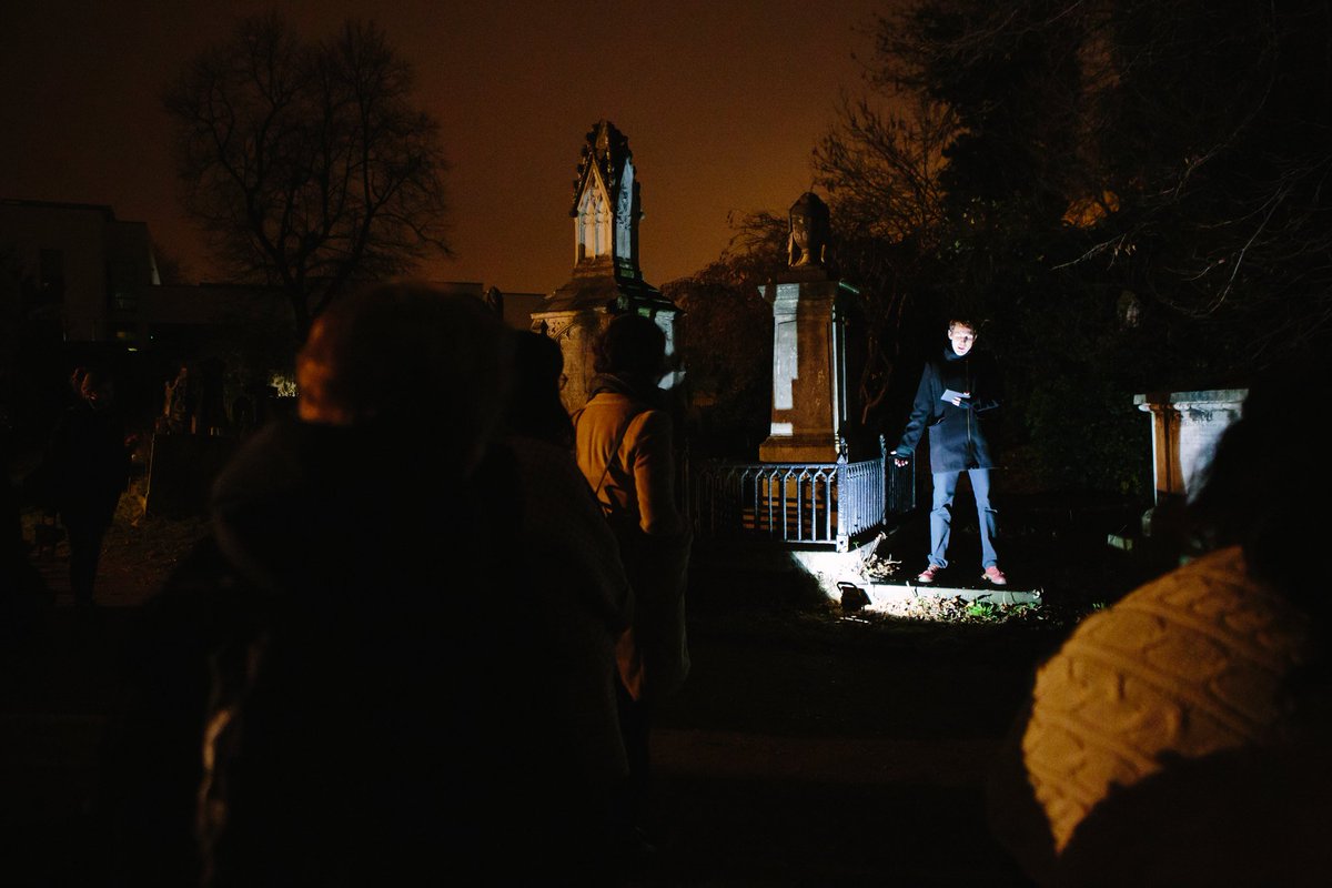 For a long period of London’s history, just to be outdoors at night was considered criminal and many writers have crossed over to become Noctavigants, bringing their experiences of the nocturnal city to their writing [THREAD]  #LondonHistory