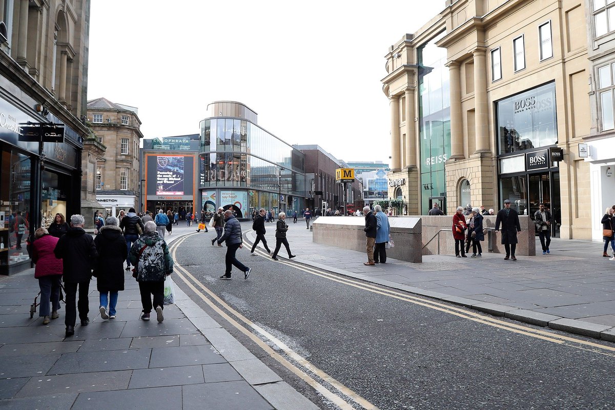 Blackett Street will close to traffic from today as work to set up the city's Christmas market begins. Buses will be using other nearby stops until December 28.  For information on where your bus will stop during this time visit: socsi.in/2hvfG #NewcastlesChristmas