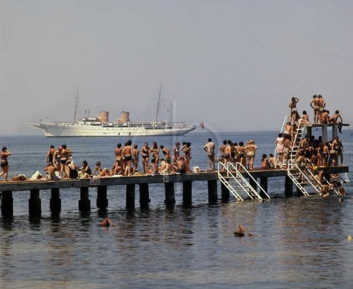 ESKİDEN İSTANBUL 🌙 on "Moda Plajı, fonda Savarona Yatı demirlemiş...70'ler https://t.co/Yn7uDeFp6v" Twitter