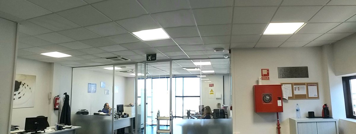 styledpro's tweet image. La #salud #visual para personas que trabajan en #oficinas, es muy importante, por ello debemos aplicar la #tecnología #LED antideslumbramiento UGR, niveles apropiados de #iluminación y calidad en el rendimiento.
