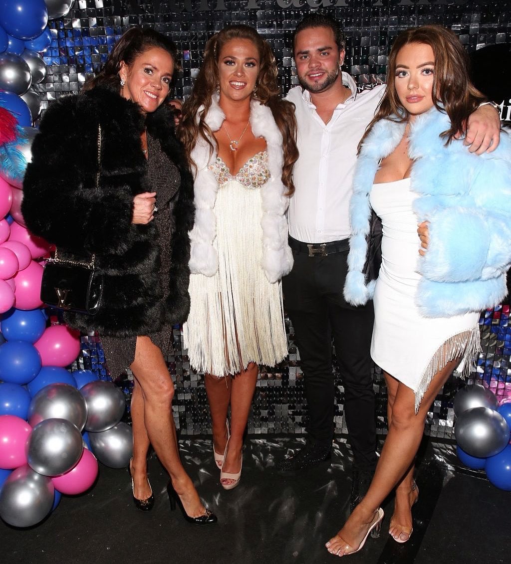 That’s A Wrap! 🎬 #TheSmiths <a href="/OFFICIALASCOT/">Absolutely Ascot</a> @ITVBe