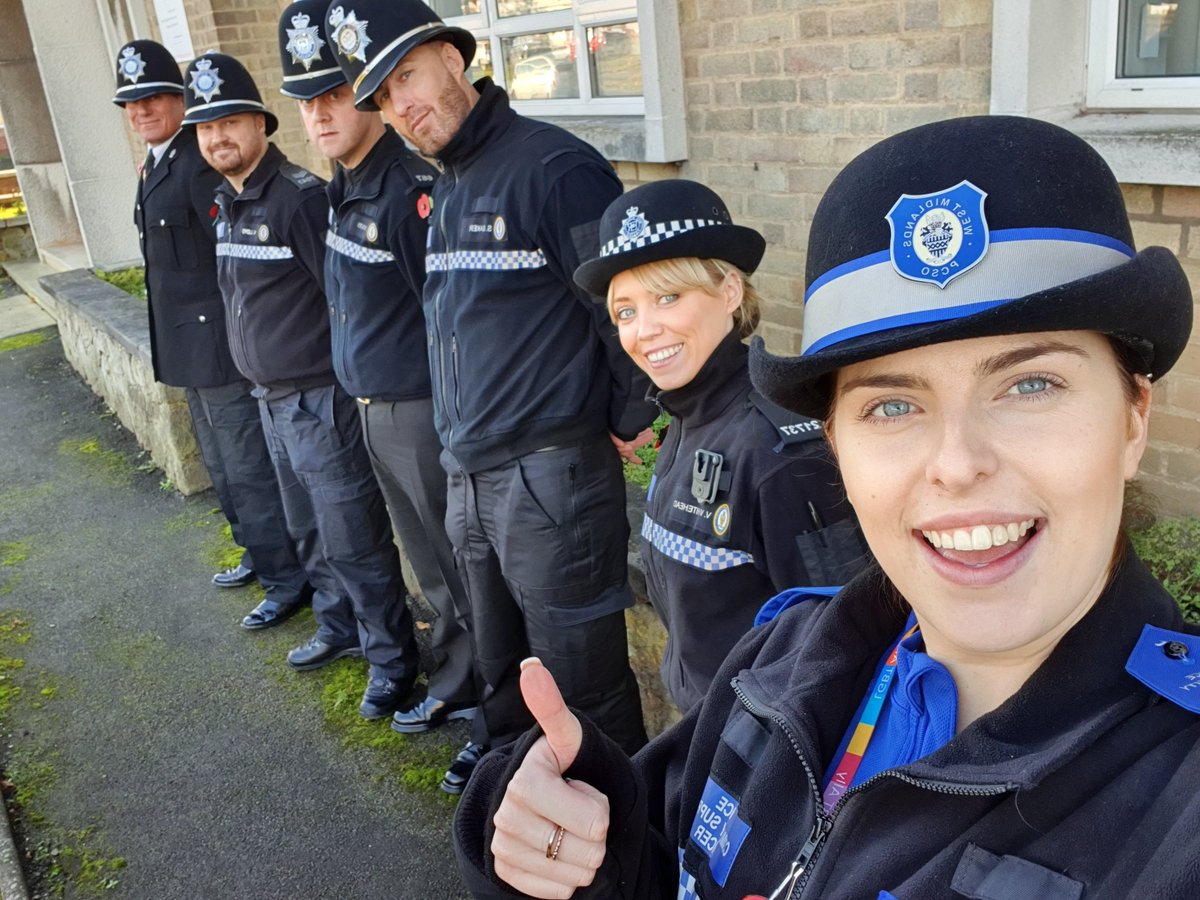 HodgeHillWMP's tweet photo. #Lestusforget 
#WeWillRememberThem 
#WMPremembers
Hodge Hill Team have come together to pay our respects for remembrance day. https://t.co/uZ0pZhC4UK