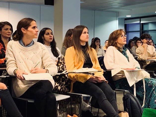 ELLEducation_es's tweet photo. ¡Lunes! En #escuelamodaelle comenzamos la semana con muchísima energía ✌️⚡️
.
https://t.co/6XibzHBqxu
.
#estudiarmoda #cursomoda #diplomasmoda #mastermoda #mbamoda #mbalifestyle #10añosescuelamoda https://t.co/JGTrr0CG9z