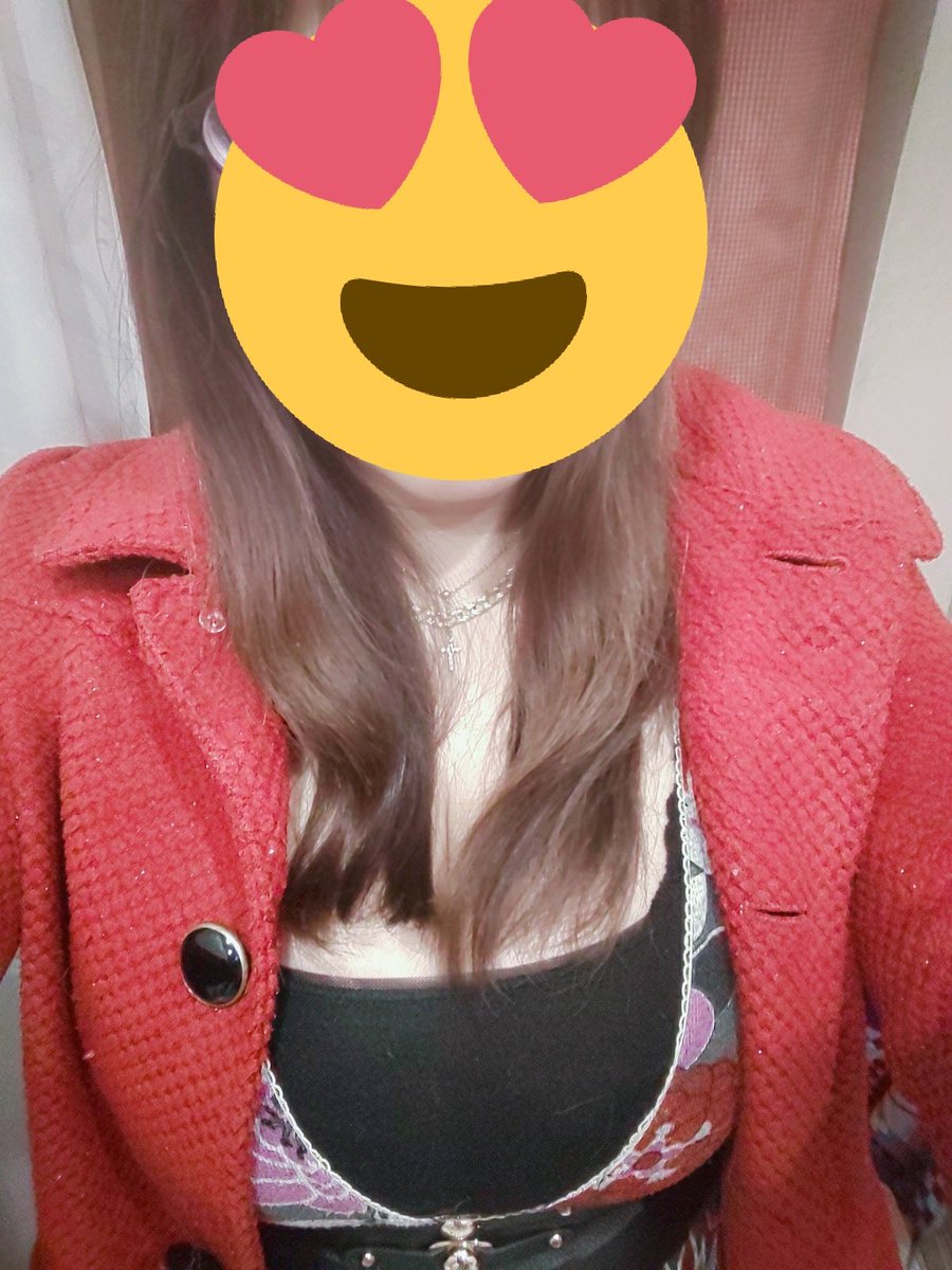 hiromi06270913's tweet photo. 今日は休み
旦那が昼間の仕事からのそのまま夜勤
また寝るの猫に付き合って貰おう
冬はコートが着れるから好き
特に毛皮うさぎ羊キツネたぬきリアルもフェイクも熟女だからミンクも似合う歳に欲しいなあ
でも今日は赤いコート
次女と遅めのランチ
夜はおでんとポテチとチョコで次女と関ジャニ鑑賞会😍 https://t.co/IuIXFQ2gN3