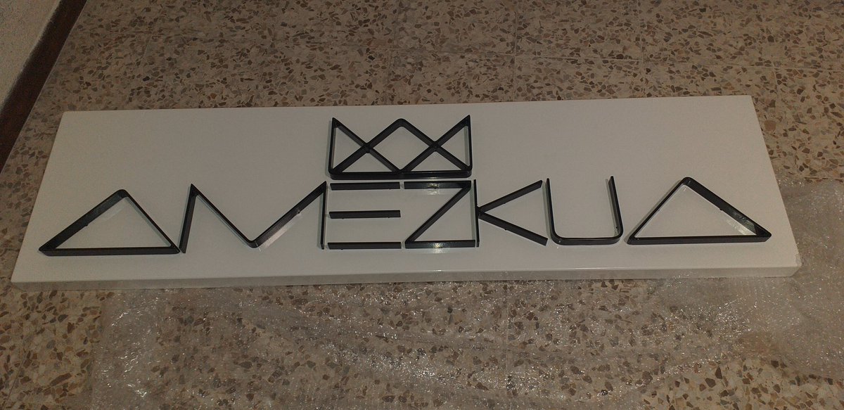 styledpro's tweet image. Unos de mis últimos trabajos #LED #Creativos en #Malasaña. Contribuyendo al #Ahorro #energético, #arte #creativo y eliminación de #contaminación #lumínica.