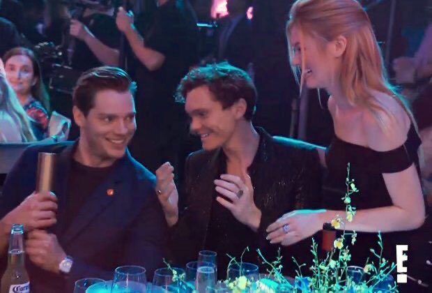 ForeverAliRae's tweet photo. There is something absolutely gratifying about these three standing together accepting this award considering the writers gave no fucks about them &amp; completely screwed them over in the story. But at the end of the day they win bc they get to move on to bigger &amp; better things 💜 https://t.co/wB73QT9AUr