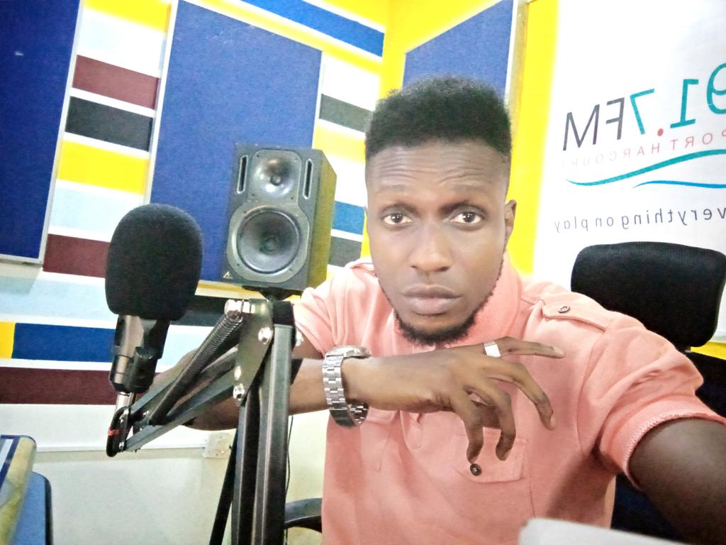 DeinmsY's tweet photo. Wave FM Studio @917wavefm has a new look. 😳
#MondayMotivation
#WalkForSafetyWalkForSecurity
#WSWSxMusicRun
#WSWS11 https://t.co/6E3lwlqg9x