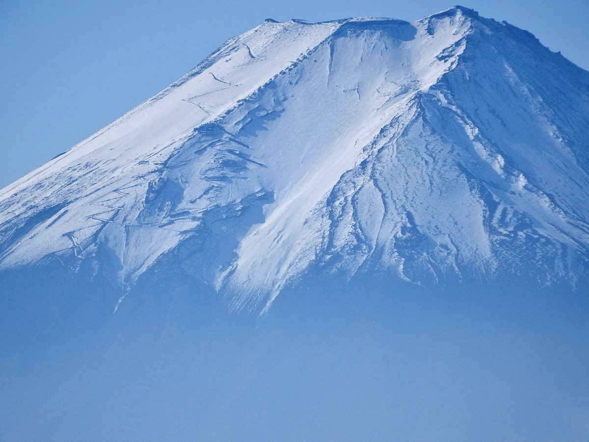 「富士山を見るたびに「私って本当にあんな高いところに登れたの?ていうかあそこで働い」|ふじっぴのイラスト