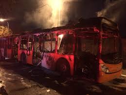 ericahenriquezo's tweet photo. #BBCMiente #ColudidosBBC @bbcmundo
Los chilenos somos atacados, quemaron y destruyeron 98 estaciones de metros, miles de supermercado, empresas, causando 18 muerte, amenazan de muerte a la gente que va en buses a sus casas durante la noche, y queman las máquinas. https://t.co/34E3Nar9ew