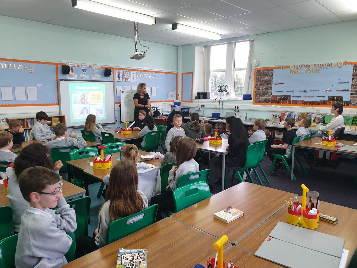 MrHodgson1's tweet photo. Today P6 were visited by @NSPCC_Scotland who shared with us the importance of knowing who to talk to if we ever feel worried, scared or hurt. @woodside_school https://t.co/SkR33mKcPg