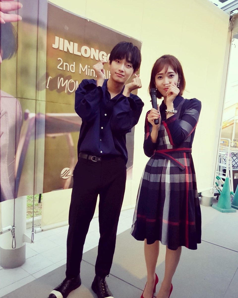 mc_hyeona's tweet photo. 冬めく大阪のど真ん中に #キムヨングク #김용국 王子🤴上陸！！現在　#JINLONGGUO 2019大阪ライブ真っ只中！！집돌이(インドア)だったヨングク君が一転、밖돌이(アウトドア)に！？驚きの進化を遂げる我がプリンスに目が離せない！！占いから心理テスト🔮までご好評に付き明日はクリスマス🎄先取り！？ https://t.co/LZo3pOh8xE