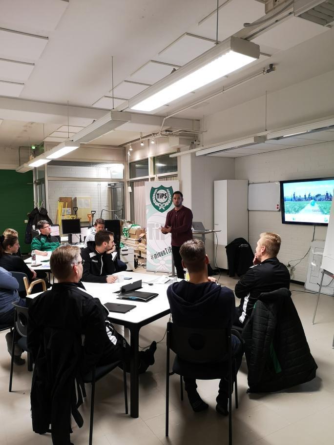 smartfootball0's tweet photo. #SFconsulting Our professor Ambrós Segura @segu8 has been in Finland 🇫🇮 analysing @tikkurilanpalloseura teams and continuing with the coaches formation. He taught an intensive Level 1 & 2 courses #vihreälläsykkeellä #meidäntips #yhdessä #smartfootball https://t.co/6Iq57etBkT
