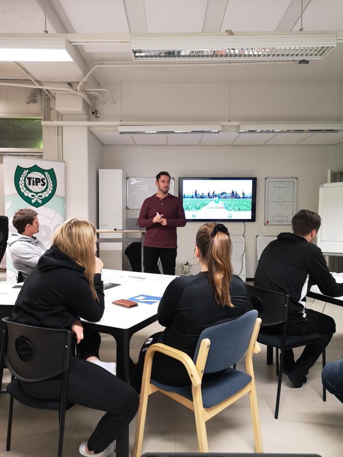smartfootball0's tweet photo. #SFconsulting Our professor Ambrós Segura @segu8 has been in Finland 🇫🇮 analysing @tikkurilanpalloseura teams and continuing with the coaches formation. He taught an intensive Level 1 & 2 courses #vihreälläsykkeellä #meidäntips #yhdessä #smartfootball https://t.co/6Iq57etBkT