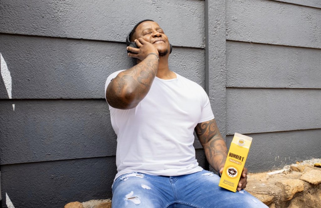 Turn up the volume on your Mondays with <a href="/MageuNumber1/">Number1Mageu</a>. I’m grooving through my Monday with my latest tune with <a href="/AfroShona/">Shona SA🇿🇼🇿🇦</a>. What song gets YOUR Monday grooving?  

music.apple.com/us/album/lose-…  #GiveYourBodyAboost #MageuMondays