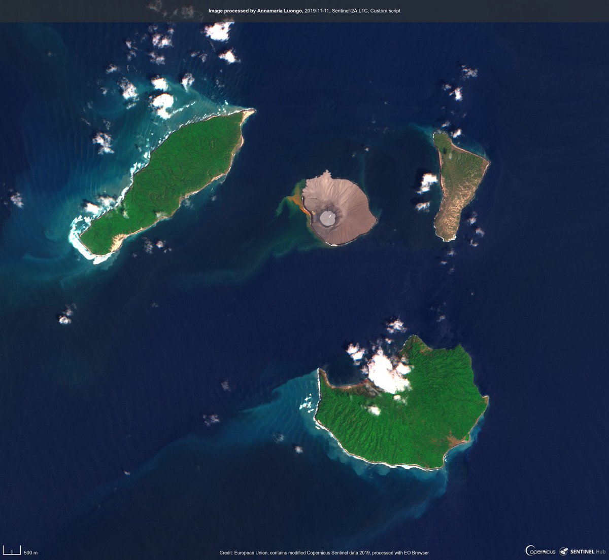 annamaria_84's tweet photo. #AnakKrakatoa volcano 🌋, as seen by #Sentinel2 🛰️🇪🇺today 11November. Always amazing. https://t.co/WMzvwMUgni