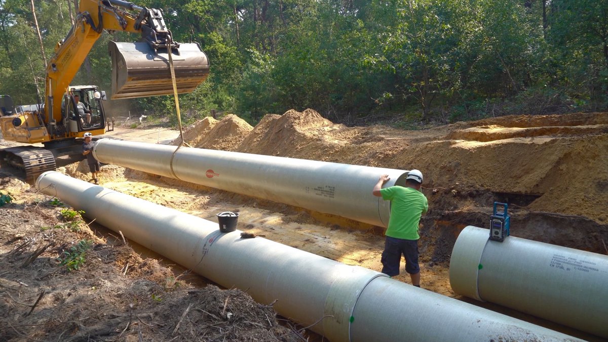 In southern NL, a 4000m long #GRP pressure #pipeline serves as bypass during renovation of a concrete #sewer channel! The quick &amp; easy construction minimized environmental impacts in the #Natura2000 site. Click here fmd: bit.ly/2Kb9WEV @wddommel