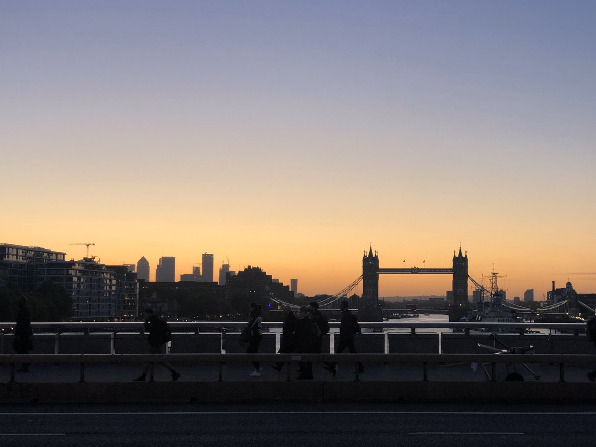 Back to the grind in Beautiful London this cold morning #winteriscoming #MondayMorning #MondayMotivation #London #photooftheday #londonbridge #towerbridge #sunrise