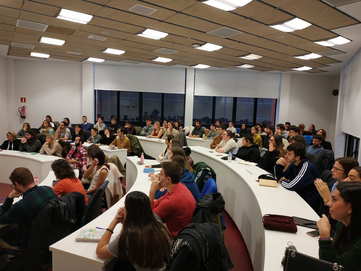 DeustoAlumni's tweet photo. Comienza la formación en @deusto #Donostia a los 60 becarios y becarias #GlobalTraining, un programa de prácticas profesionales en el extranjero, con nuestro responsable de prácticas internacionales @ametxazurra y Aitor Jiménez, participante del año pasado destinado en #Cuba https://t.co/xBjsWJCUD3