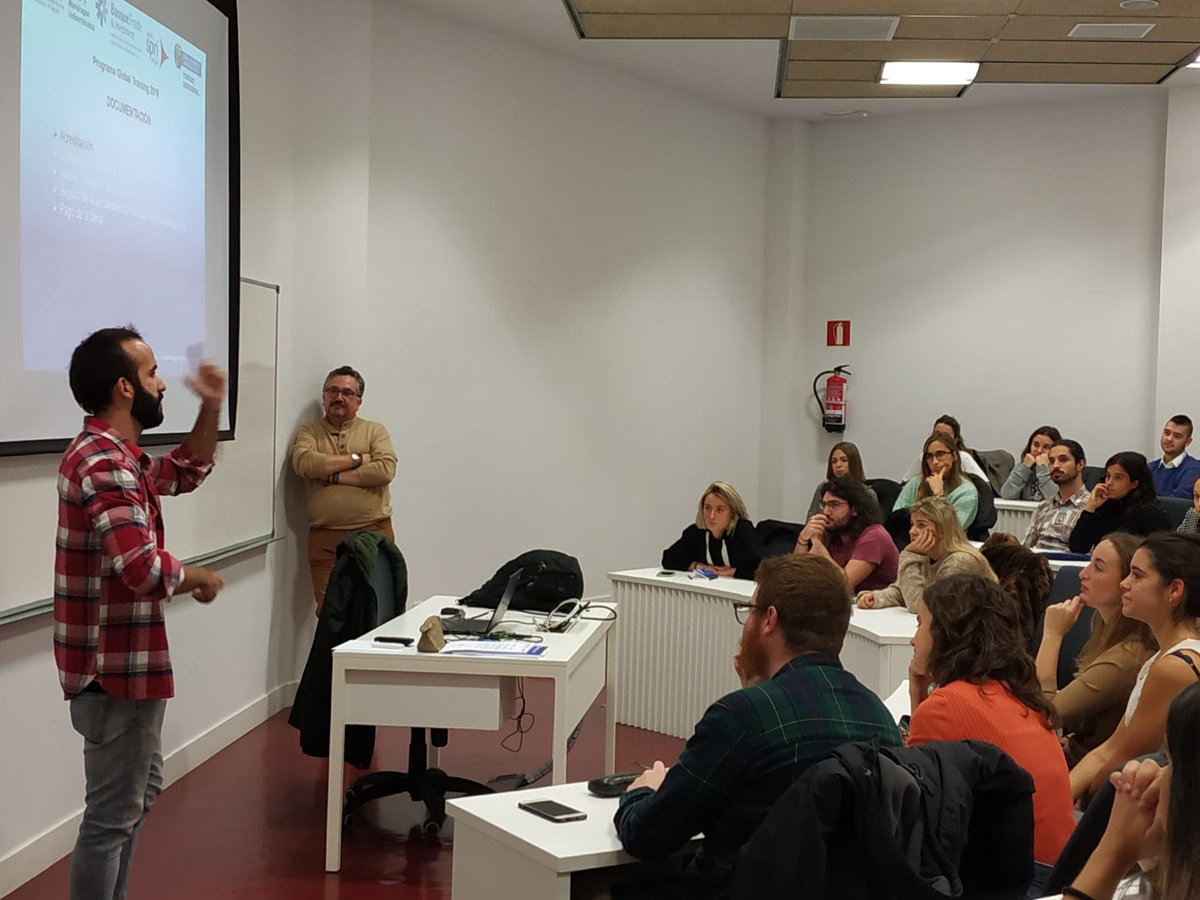 DeustoAlumni's tweet photo. Comienza la formación en @deusto #Donostia a los 60 becarios y becarias #GlobalTraining, un programa de prácticas profesionales en el extranjero, con nuestro responsable de prácticas internacionales @ametxazurra y Aitor Jiménez, participante del año pasado destinado en #Cuba https://t.co/xBjsWJCUD3
