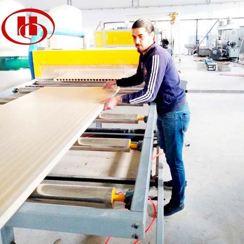 tongsanmachine's tweet image. PVC WPC door machine turnkey production line
1,door width: 600-1000mm
2,high output: 400-500kg/h
3,CE certificated high quality #wpcDoorManufacturingMachine #pvcDoorMakingMachine #wpcDoorFrameMakingMachine #wpcDoorProductionLine #wpcDoorMakingMachine