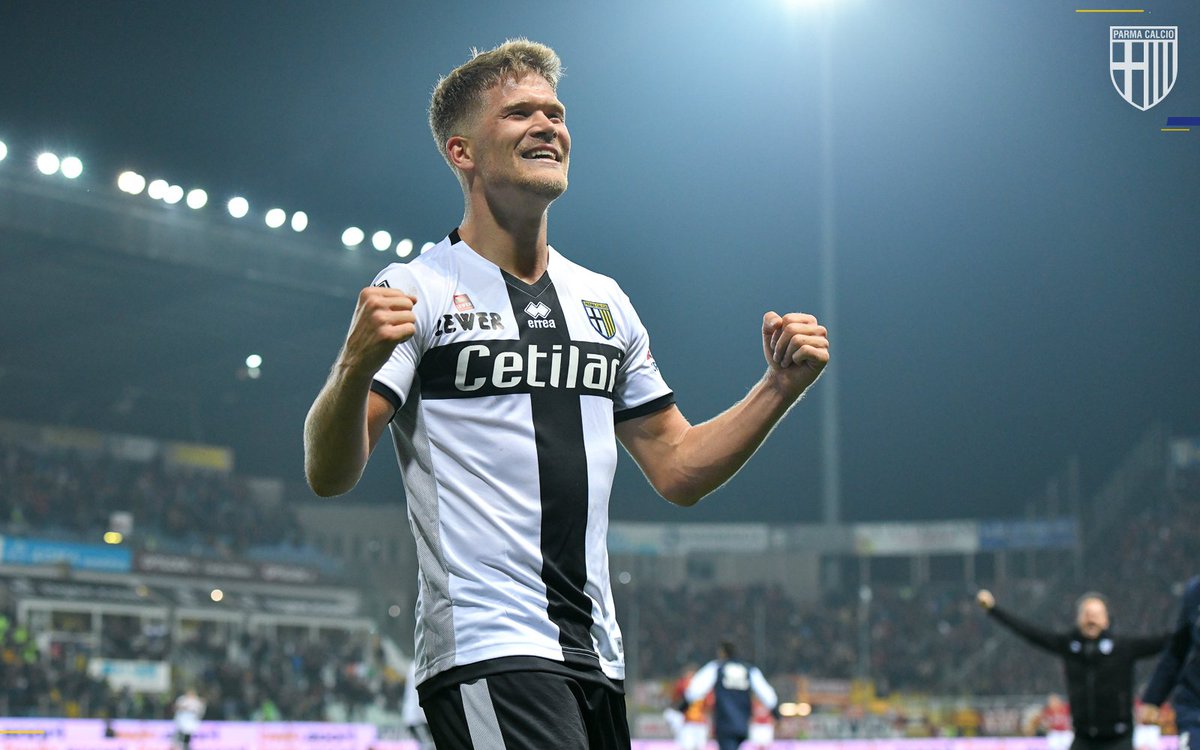 Andreas #Cornelius ha segnato cinque gol in otto presenze di @SerieA con il Parma; ne aveva segnati sei in 43 presenze di campionato tra Bordeaux e Atalanta. #StatsCrociate #ParmaRoma