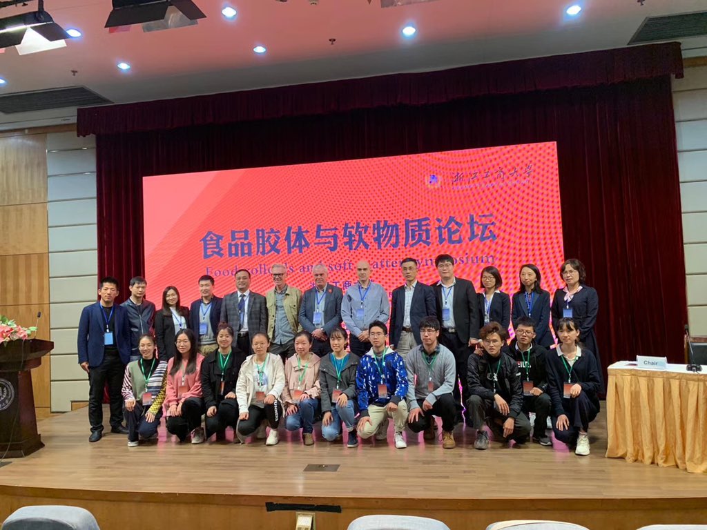 pete_wilde's tweet image. Excellent conference on food colloids and soft matter at Zhejiang Gongshang University, Hangzhou. Star talk by Julian McClements featuring the cannibal burger!. @TheQuadram @WildeLab