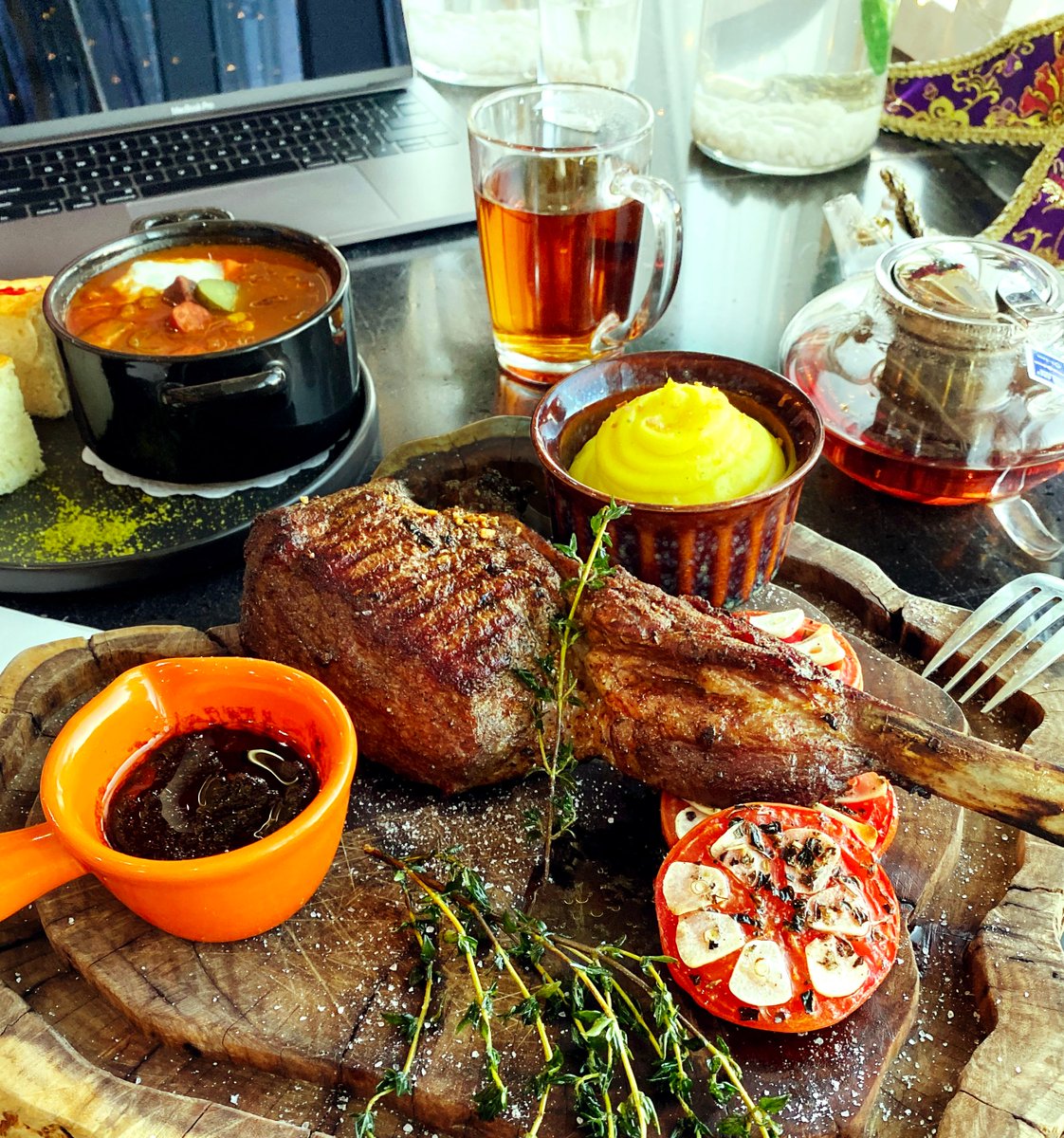 Сурталчилгааны гэрэл зургийн мастер, Монголын киноны постеруудыг шинэ түвшинд урлаж байгаа авъяаслаг гэрэл зурагчин, дизайнер М.Ганзориг iPhone11 утсаар туршилт хийв. 
Apple-ийг зөвхөн албан ёсны онцгой эрхтэй Apple store-Shangri-La гаас аваарай.
📞70101166
#ShotOniPhone