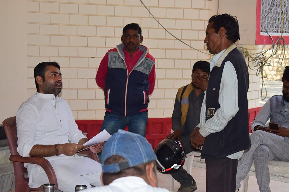 vikrambjpmp's tweet photo. रामपुर बाघेलान विधानसभा के विधायक कार्यालय में बैठकर जनता जनार्दन की समस्याओं को सुनकर निराकरण हेतु संबंधित अधिकारियों को निर्देशित किया !! #vikramsingh_vickybhaiya #mla #rampur_baghelan #bjp4mp #vikramsena #bjp4satna #bjp4rewa #vickybhaiyafansclub https://t.co/w0DuGReMi1
