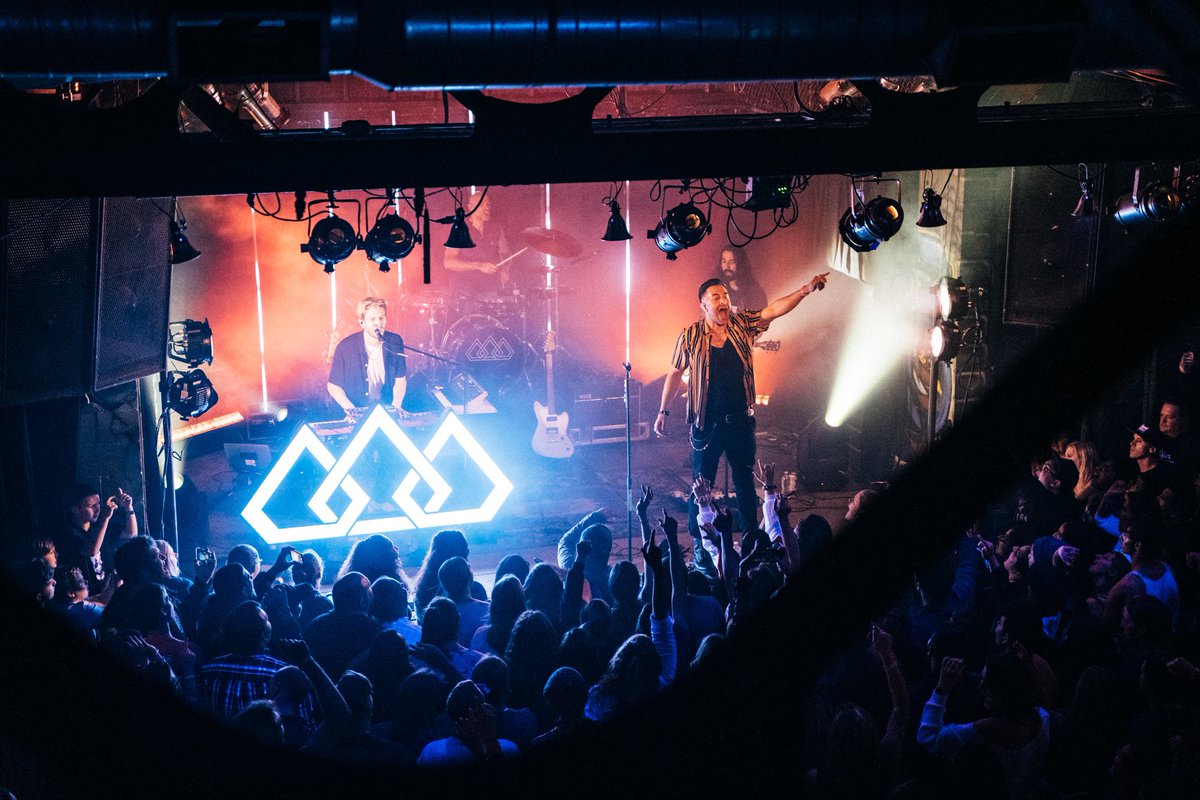 thescoremusic's tweet photo. 👀 #RunLikeARebelTour https://t.co/9JCsVCWYjm