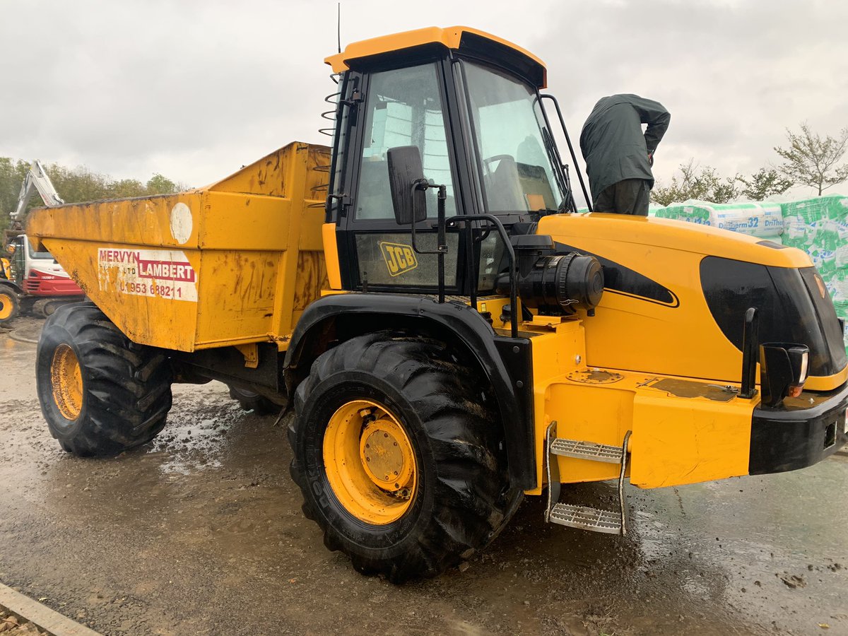 KLConstruction8's tweet image. We always try to send hired equipment back as clean as we can even despite the weather, this little 714 has been brilliant #cleanmachine #planthire