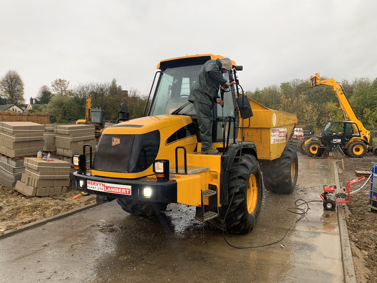 KLConstruction8's tweet image. We always try to send hired equipment back as clean as we can even despite the weather, this little 714 has been brilliant #cleanmachine #planthire
