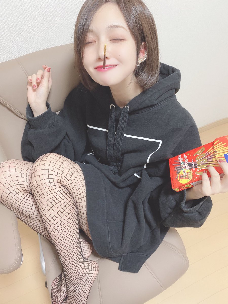 ごつはちゃん Pa Twitter キス顔してって言われて したらこうなった ポッキープリッツの日 ポッキーの日