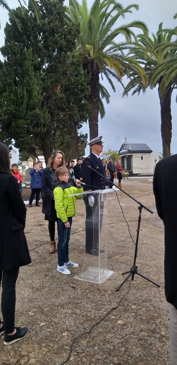 Lycee_Descartes's tweet photo. [#11Novembre] Participation ce matin d'élèves de l'école #Cezanne et du lycée #Descartes aux #commémorations. Pour lutter contre l'oubli de ceux qui sont tombés au service de la France, préserver la Mémoire et l'Histoire à travers toutes les générations. Rabat #Maroc @aefeinfo https://t.co/4c0wk5iTm0