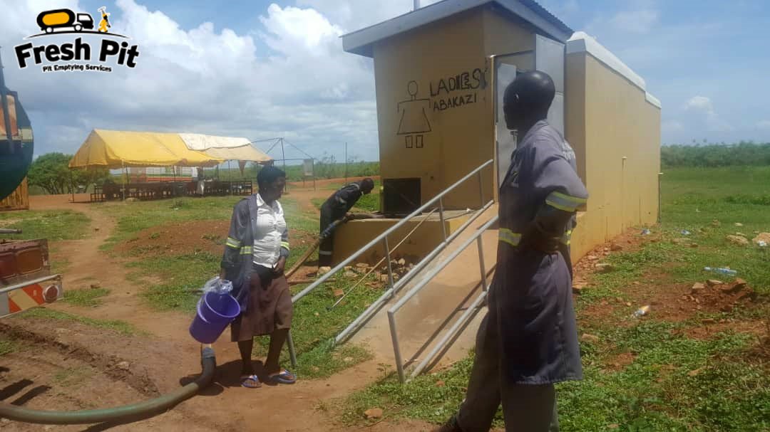 FreshPitUG's tweet photo. Nakasongola was good to us. Thank you UNRA, Nakasongola for entrusting us with your sanitation needs. 
Fresh Pit offers latrine and septic tank emptying services for both households and institutions. https://t.co/vfULMeIb68