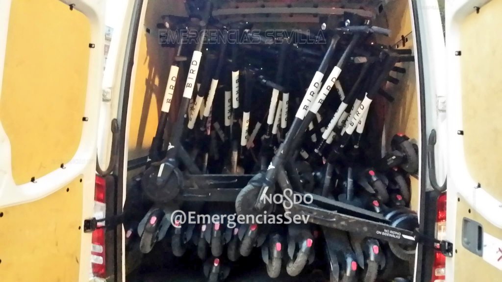 Patinetes en el interior de la furgoneta