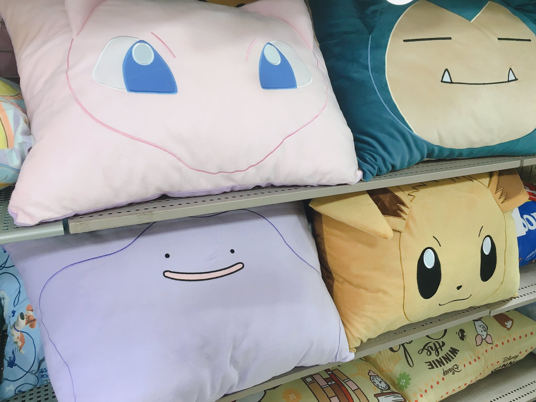 おゆちゃん ポケモンまくらもうないかな と思ってしまむらいったらまだありました ᐢ ᐢ メタモンとカビゴンラスイチで買ってきました ポケモン しまむらコラボ メタモン カビゴン ポケモンすき T Co