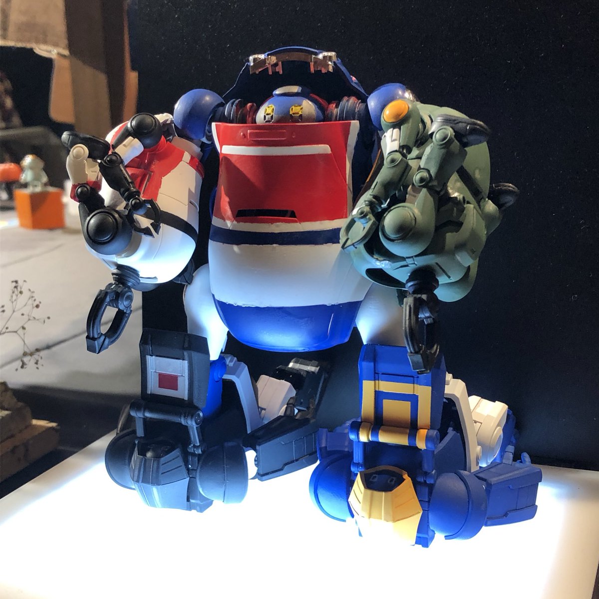 O Xrhsths あるとん Sto Twitter 庵さんのウィーゴッドマーズ ちゃんと六神合体します そして潔い余剰無し合体 下からのライトも凄く効果的でした ゴッドマーズはあおり角度が美しい 光の速さで歩け 9mc メカトロウィーゴ