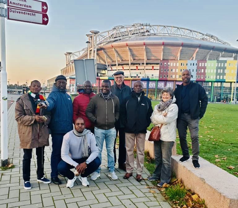 NLinZimbabwe's tweet photo. Team #Zim #modelfarm are in #Netherlands this week with @PUM_nl. They are meeting:

🌽Potential buyers (fresh produce)
🥕Potential suppliers (equipment &amp; inputs)
🍓 #Dutch farms &amp; logistics centers on learning visits.

End goal: increase trade between 🇳🇱-🇿🇼 #horticulture https://t.co/Kj3wcaPunP