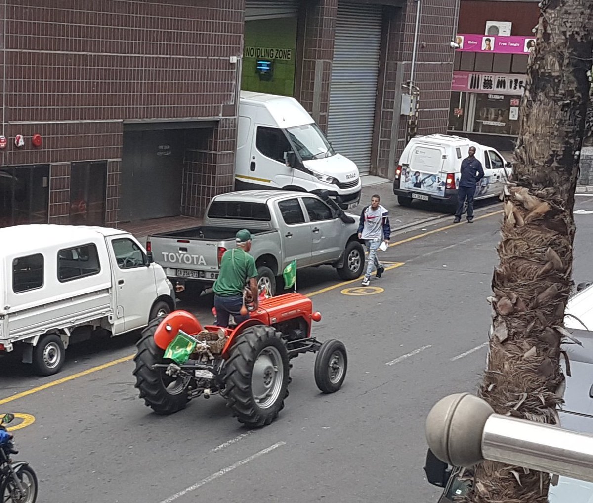 Some dude decided to show with a full on farm tractor to the #SpringbokTrophyTour. Now that's spirit 😂😂😂