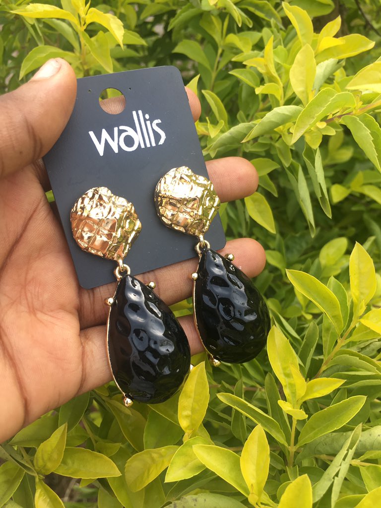 These babies have been RESTOCKED!! Our best-selling earrings, that you all rushed is now available.Statement Earrings Price: 2500Send a Dm to order We deliver to your doorstepPls Rt #ibadantwitterhangout  #mondaythoughts  #GTBankFashionWeekend