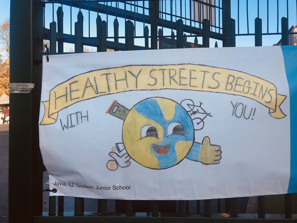 rokhsanafiaz's tweet image. Walk to @godwinschool this morning with 6-year old nephew Aqib who’s impressed with our healthy school streets approach we’ve adopted &amp;amp; trialing across a number of schools in @NewhamLondon. It’s a thumbs-up 👍🏽 @juliannemarriot @JamesAsser @rectripp @Anim121 for🚶🏾‍♀️&amp;amp; 🚴🏽‍♀️ 🙌🏽👏🏽