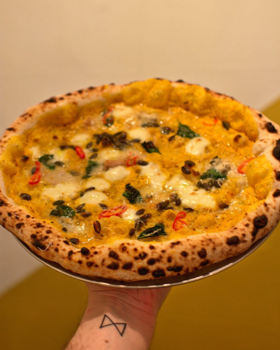 The roast with the most! The pumpkin cream of your dreams! This beauty has a roast pumpkin cream base, gorgonzola, toasted pumpkin seeds and pickled chillis 😘👌