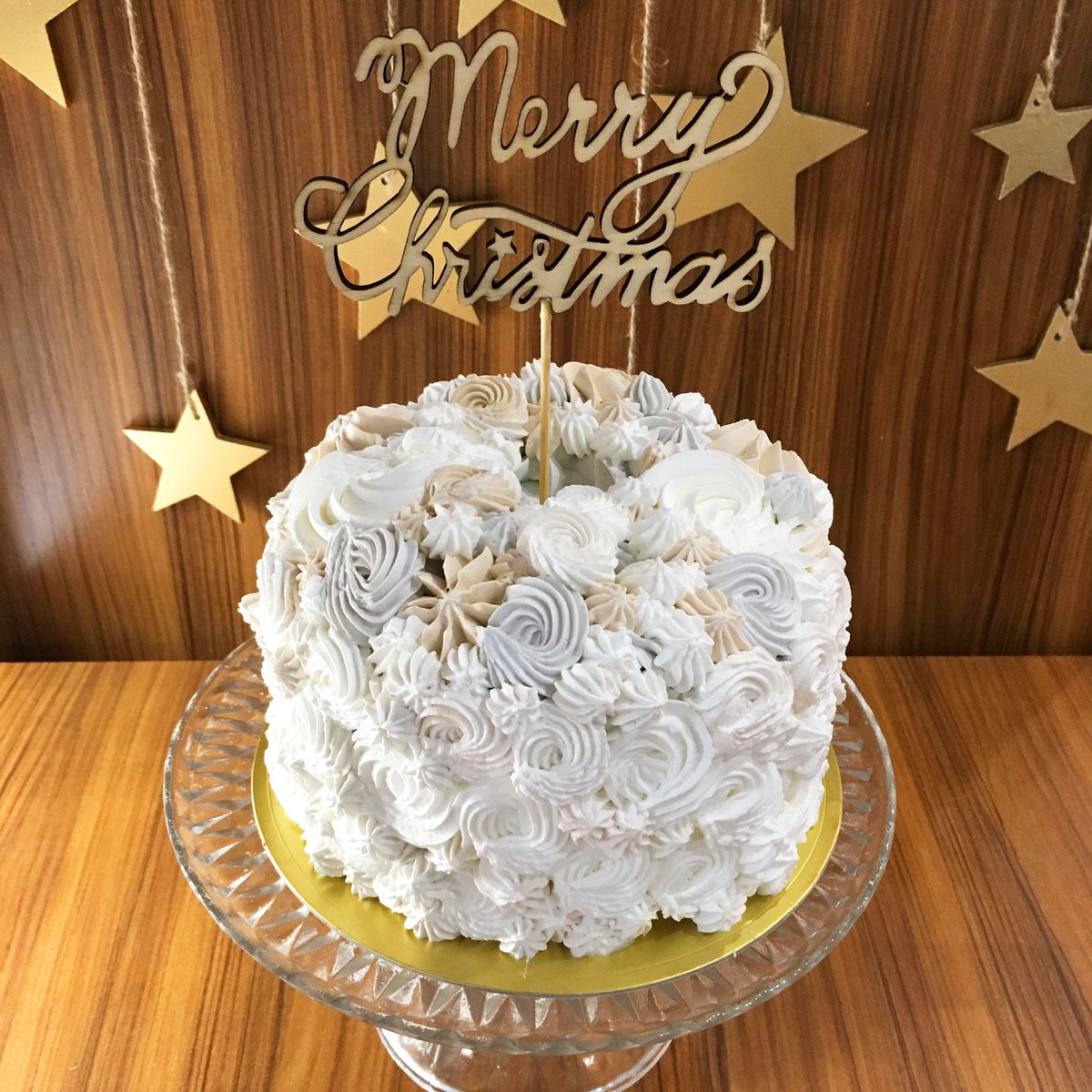 Prego プレゴ En Twitter Xmasケーキ 19のご予約受付開始しました 19年とっても人気の アンティークカラー でデザインいたしました 淡いグレー グレージュ ホワイトの可愛いマーブル絞りの リースデザイン です T Co Cxrkxbj7mf