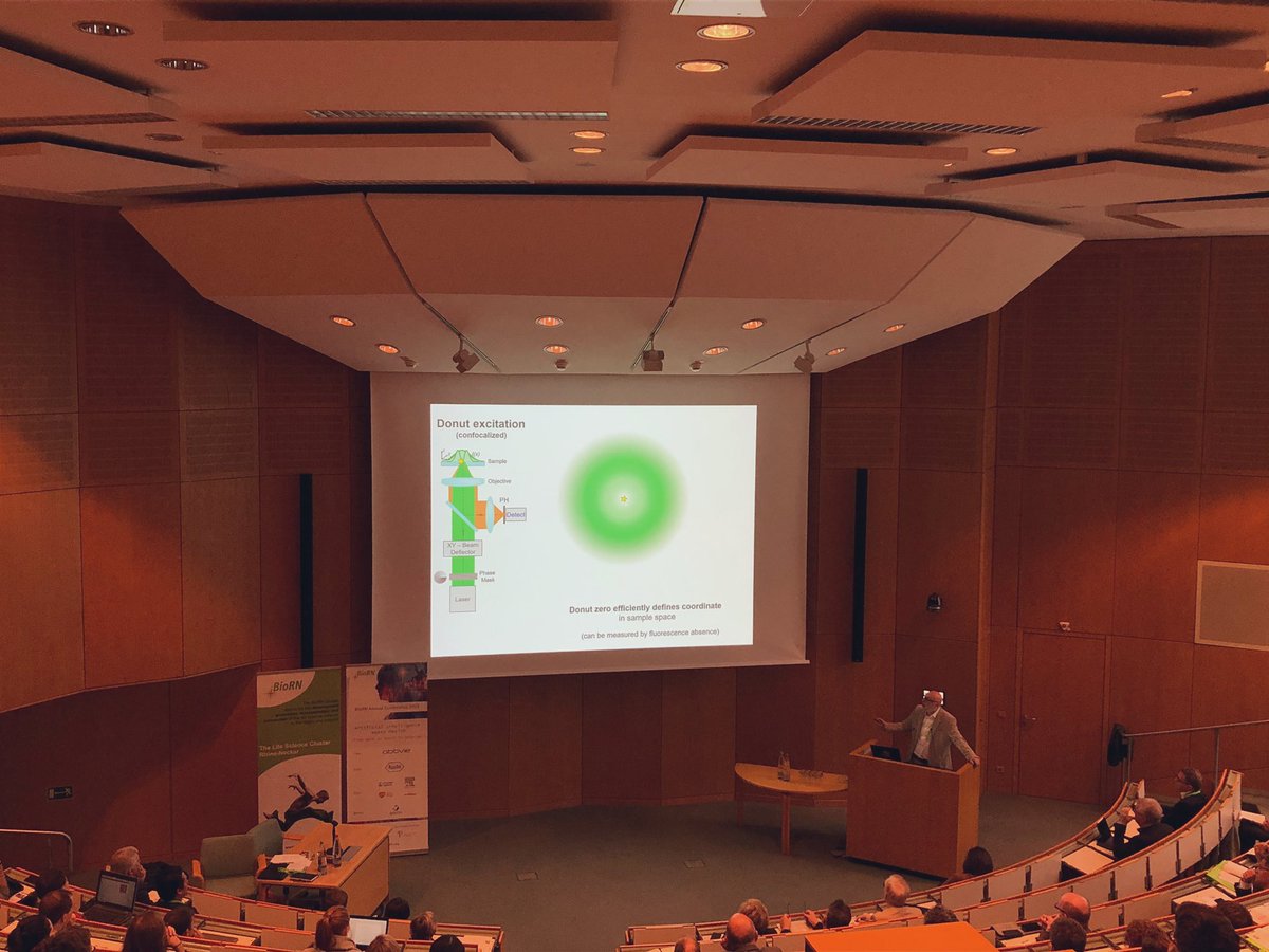 labtwin_com's tweet photo. Nobel prize Prof. Stefan Hell, who reached the ultimate resolution limit in #fluorescence #microscopy explains the magic behind it! Thank you for shaping the #labofthefuture @maxplanckpress @LiveIm_MPIBPC @BioRNCluster #BAC19 @ZmbhH @UniHeidelberg @NobelPrize @BMBF_Bund #labtwin https://t.co/KnCAj0Ap96