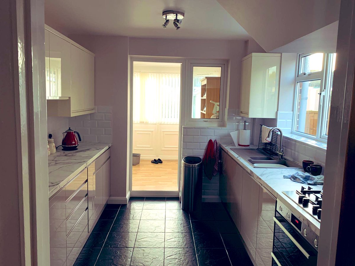 DPGoodwinelec's tweet photo. Kitchen completed, we love the marble effect worktop 👌

#kitchen #marble #dpgoodwin #monday https://t.co/yZfQ4wA3qg
