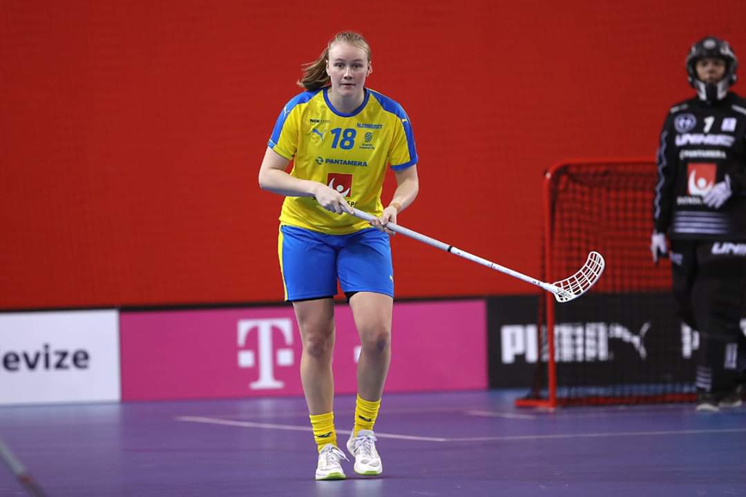 KLARA MOLIN TILL VM! 🇸🇪
Vår lagkapten är en av 18 spelare som får resa till Schweiz för att försvara de blågula färgerna i världsmästerskapet som går av stapeln 7-15 december i Neuchatel. Sverige är regerande mästare och siktar på sjunde raka guldet.