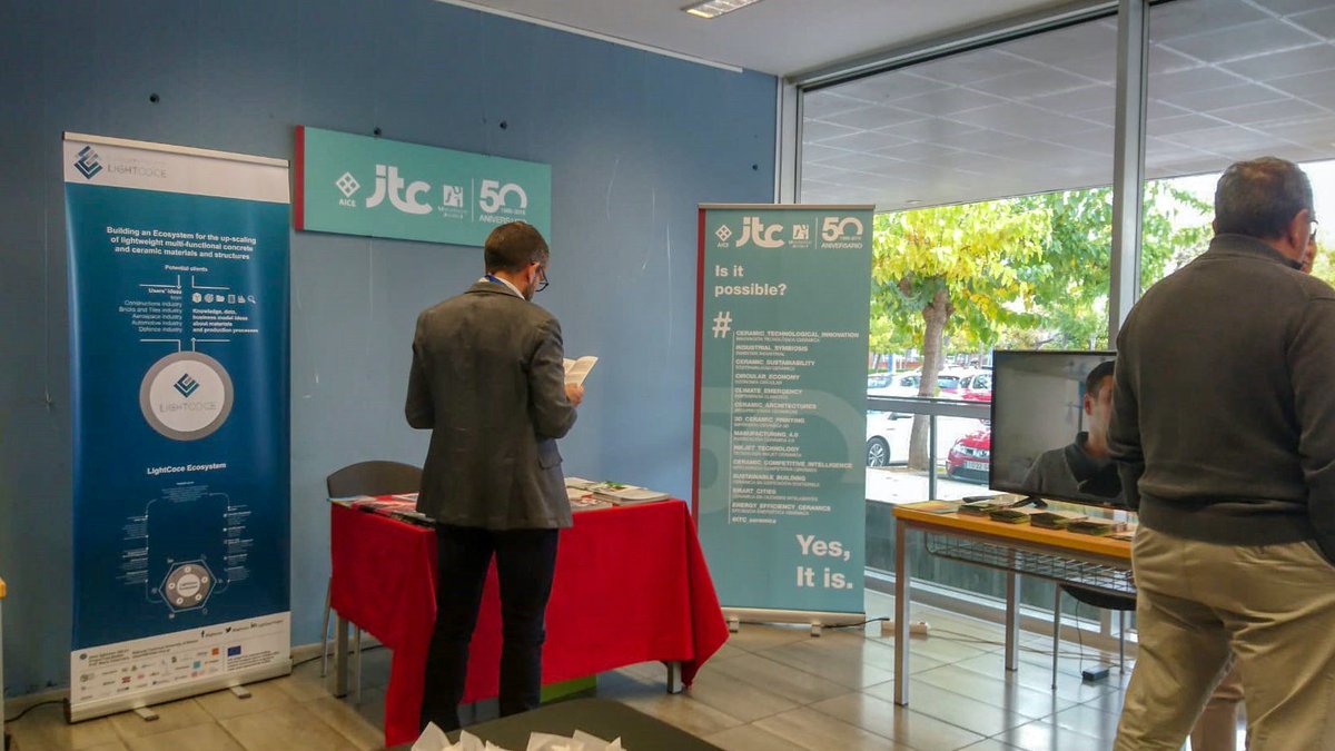 The Institute for Ceramic Technology participated in the congress organized by the Spanish Ceramic Technician Association on November 7th-8th, in Castellon.
#LightCoce has been presented to all the participants and insights to the future of the #Ecosystem have been shared!
#H2020
